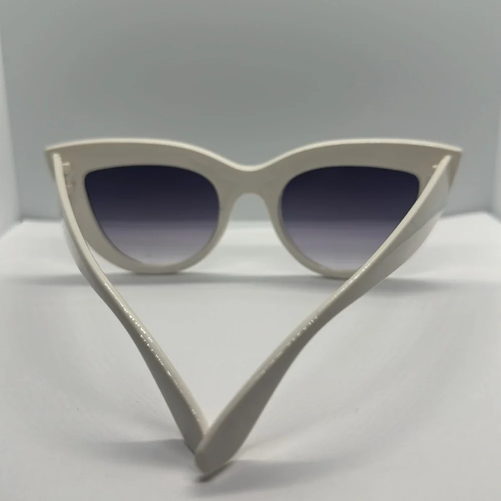 NWT Chic White & Black Cat Eye Sunglasses - UV Protection - Oversized Fashion